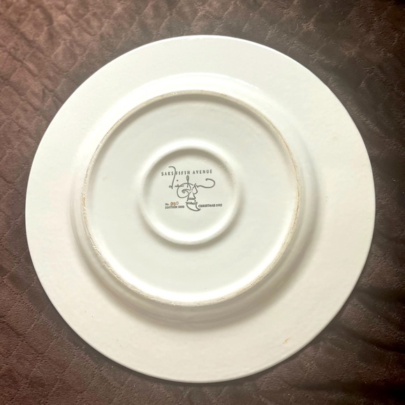 Plate 13.5” Diameter SAKS FIFTH AVENUE 1995 Christmas Santa Skating 880/3000 - Picture 4 of 4